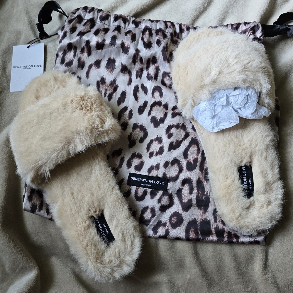 Generation Love Cream Slippers LARGE Slides Open Toe Faux Fur Comfort $85 NEW